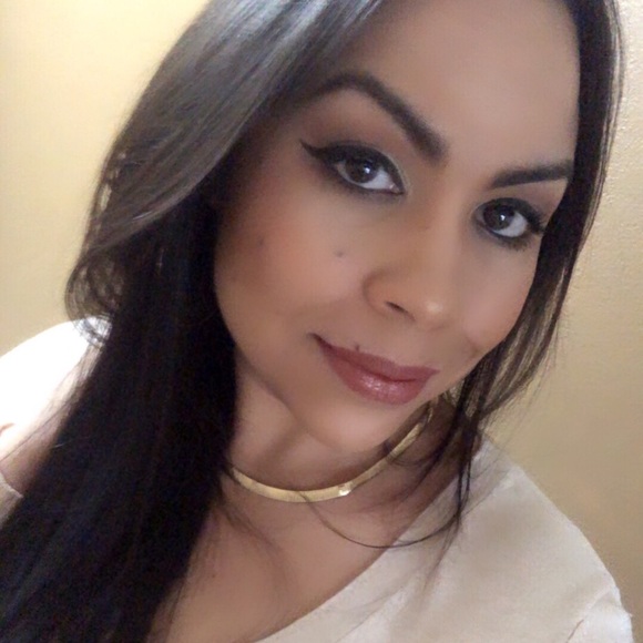 Meet your Posher, Carla - Picture 2 of 2